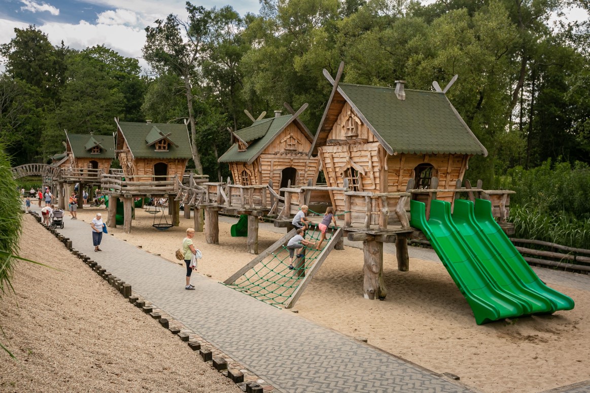 Drewniane Chatki – Park Ewolucji